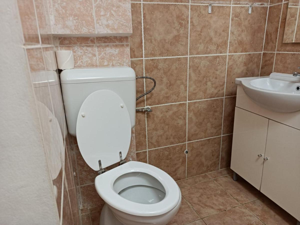 Discreet And Quiet Apartment In Central Of Piata Romana Bukarest Kültér fotó